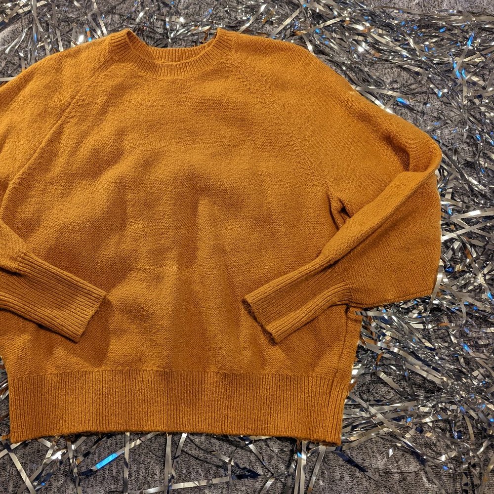 NWOT Uniqlo Crewneck Sweater